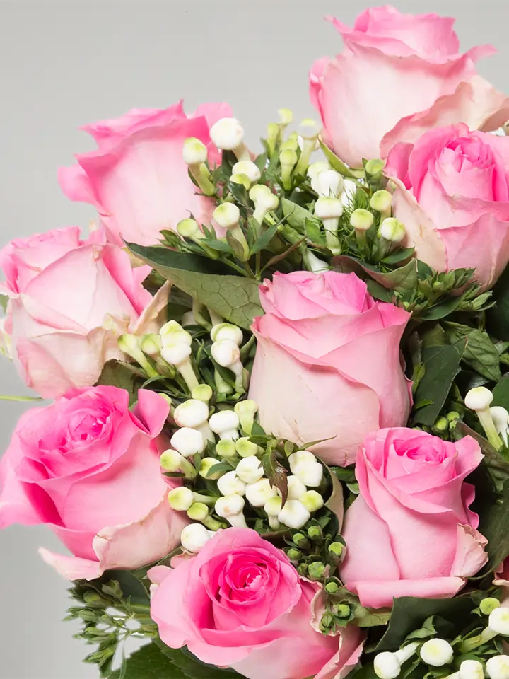 Bouquet di rose rosa e waxflower dettagli